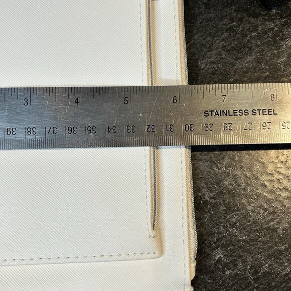 Giorgio Armani White Textured Cosmetic Travel Toiletry‎ Clutch W Dust Bag - Picture 9 of 10